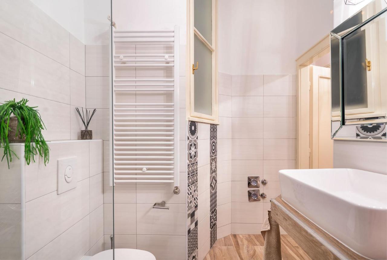 Economy Downtown Design Apartments - Free Parking - Balcony - Super Puplic Transport - Ac Budapest Exterior foto