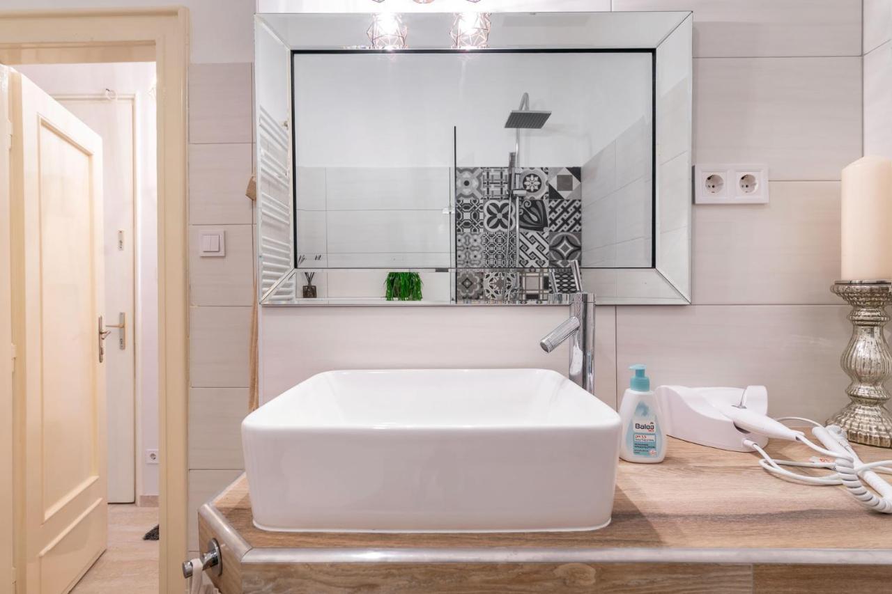 Economy Downtown Design Apartments - Free Parking - Balcony - Super Puplic Transport - Ac Budapest Exterior foto